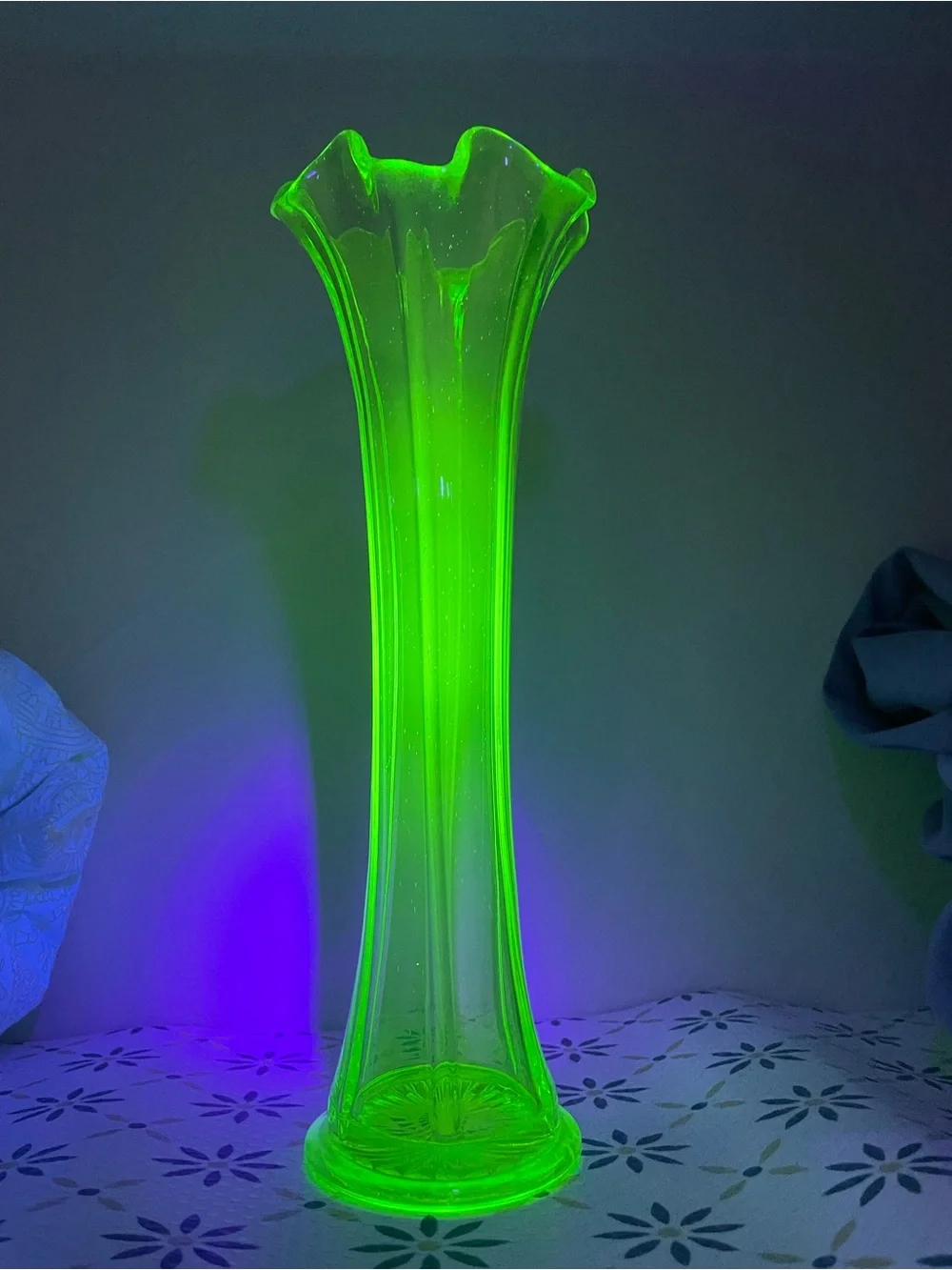 Vintage Uranium Glass Mid Century Modern Swung Vase 11